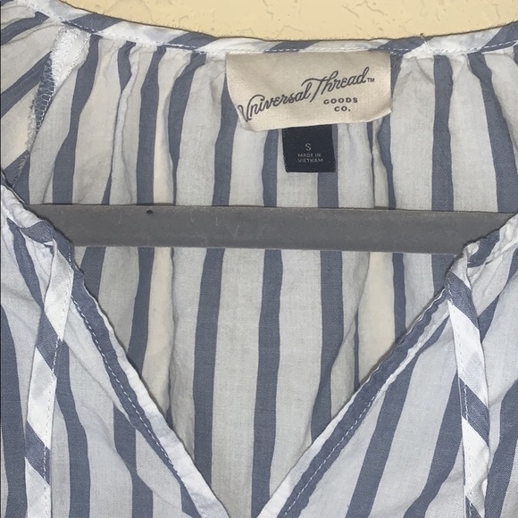 Universal thread Womens blouse (small) - Picture 2 of 2
